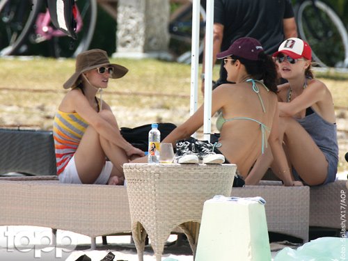 Couples Retreat (2009) - Kristen Bell with Kristin Davis and Malin Akerman